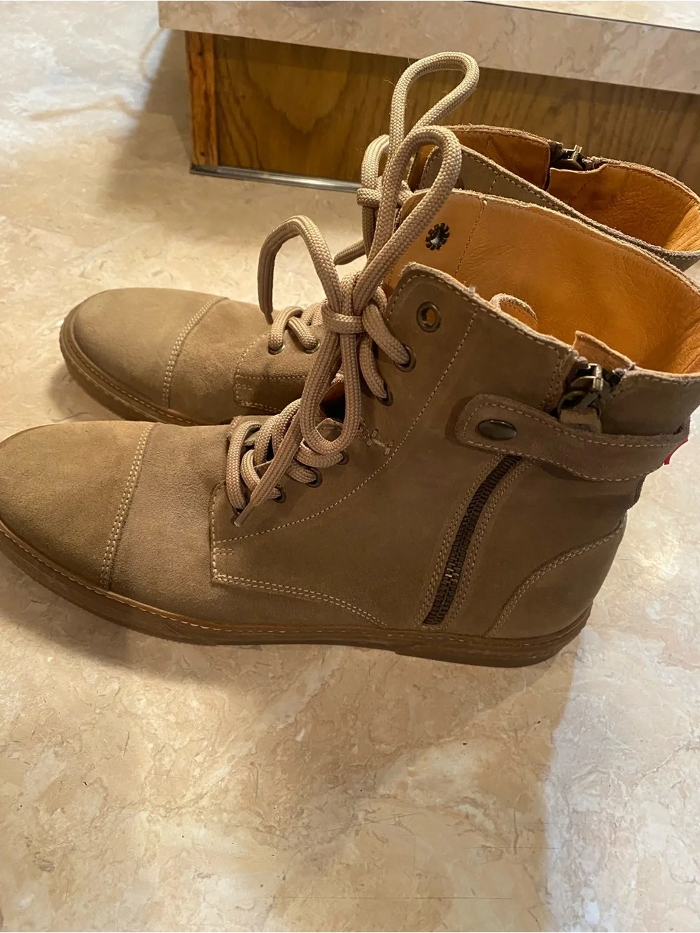 Hunter Men's Tan Suede Chukka Lace-Up Boots